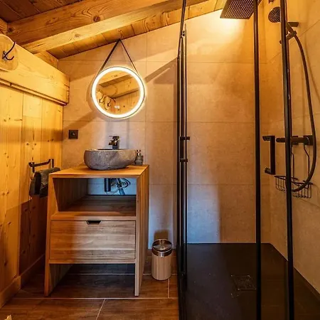 Tiki Avec Jacuzzi, Terrasse, 5 シャレー コンブルー